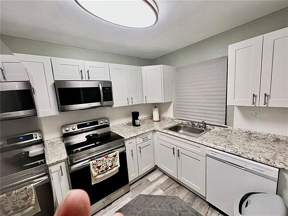 4th image of 9451 Evergreen Pl APT 406