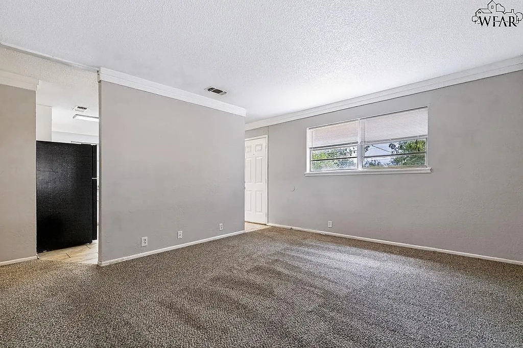 3 bed, 1.5 bath, 972 sqft, $995 — Photo 3
