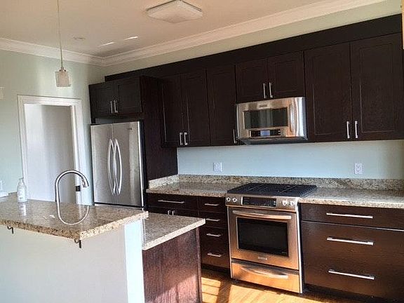 2nd image of 142 Delmar St