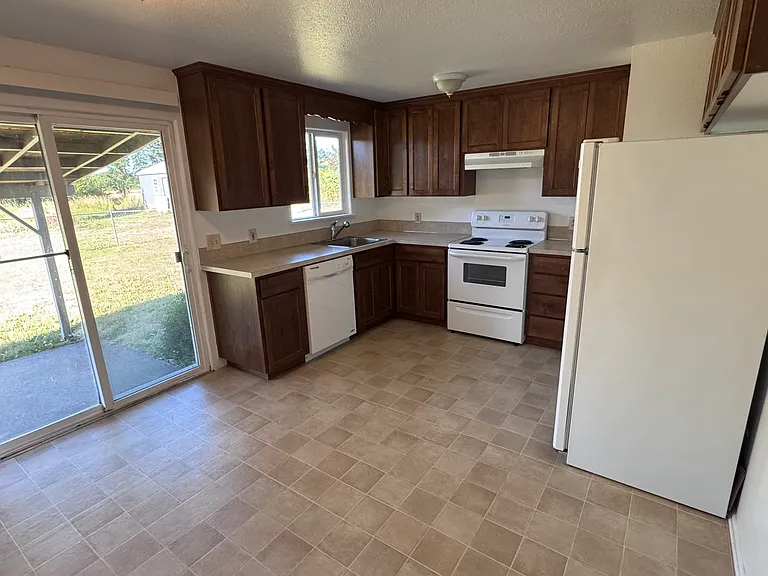 34154 Kamph Dr — Photo 3
