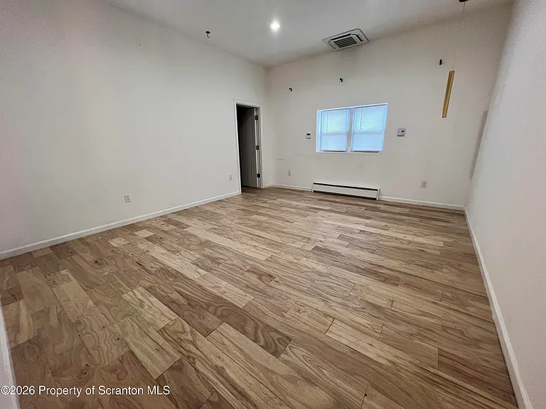 383 E Saylor Ave — Photo 3