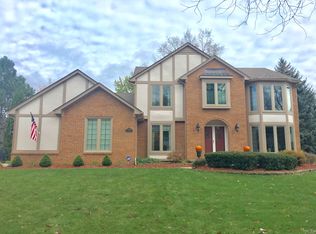 1356 Kingspath Dr, Rochester Hills, MI 48306