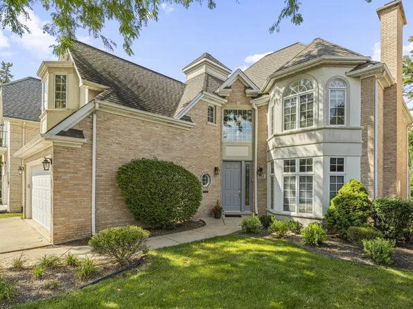 213 Pine Tree Ln, La Grange Park, IL 60526