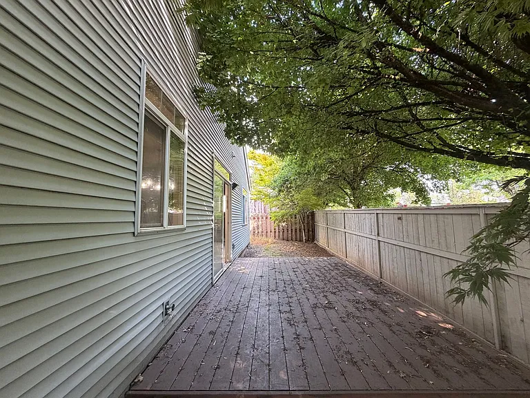 19405 SE 33rd St — Photo 24
