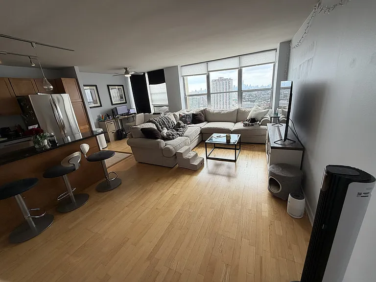 655 W Irving Park Rd #3815 — Photo 2