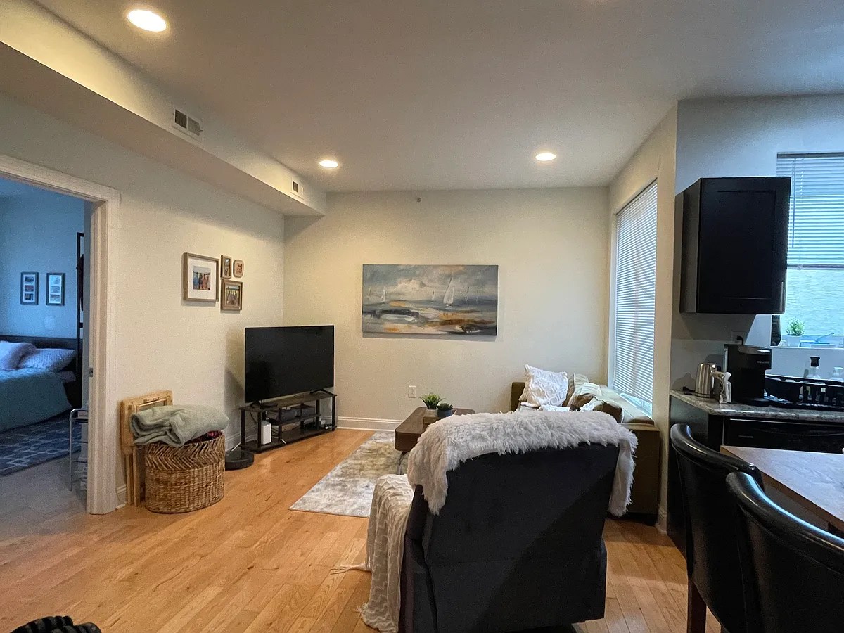 Building Photo - 4130 Chester Ave #3R