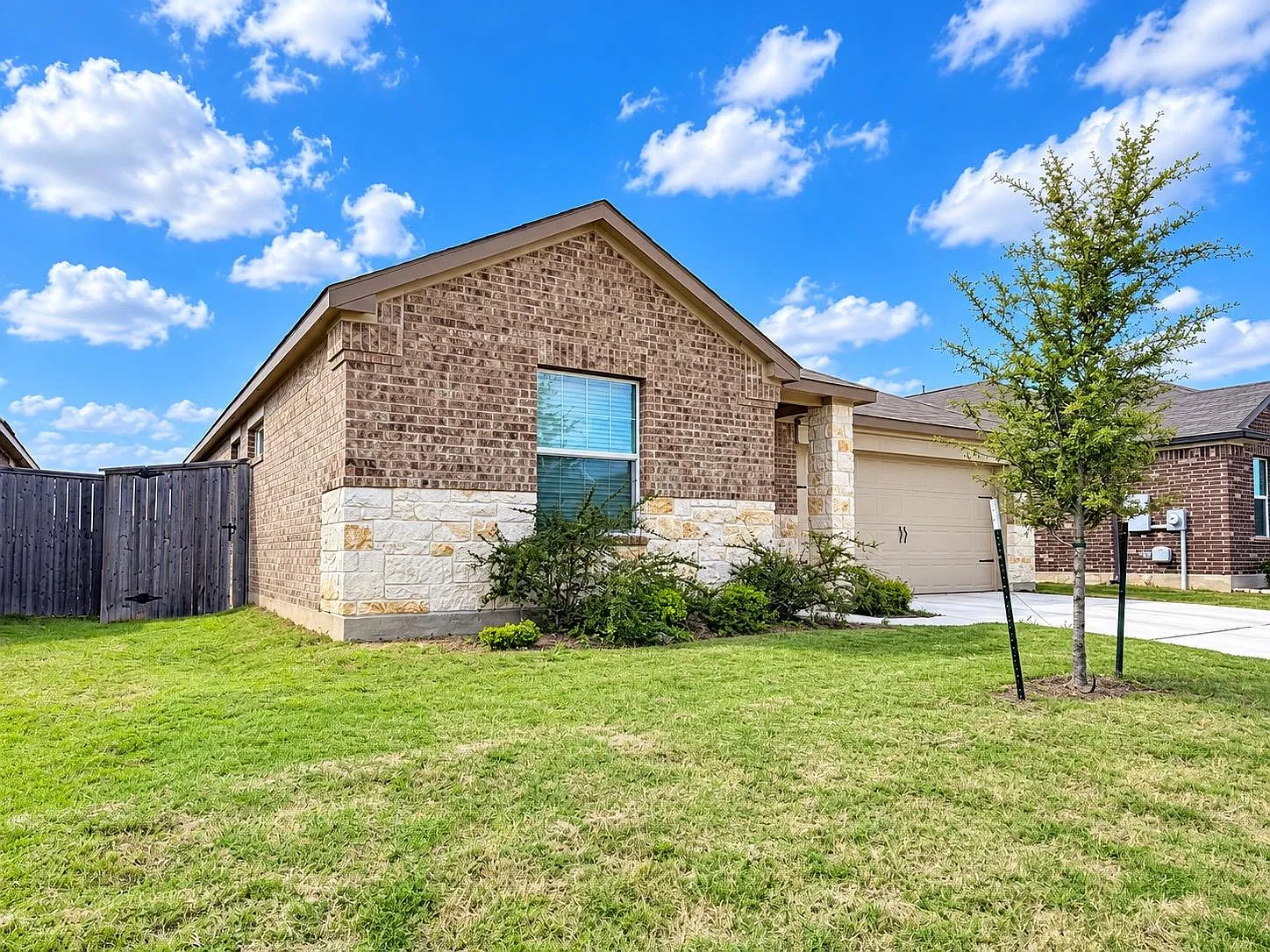 3 bed, 2.0 bath, 1662 sqft, $2,000 — Photo 3