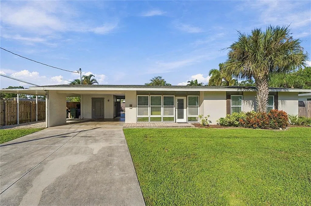 4 bed, 2.0 bath, 1434 sqft, $3,500 — Photo 2
