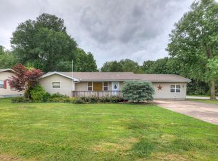 1402 Pineville Rd, Neosho, MO 64850
