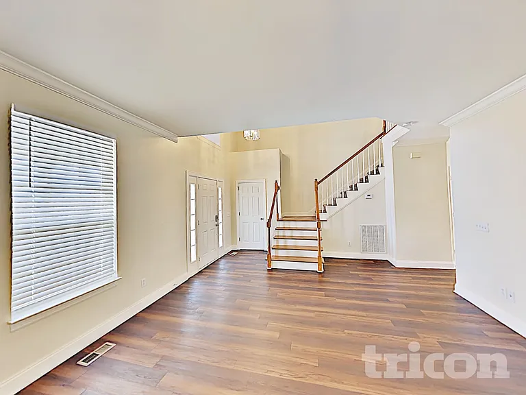 1705 Walden Ct — Photo 4