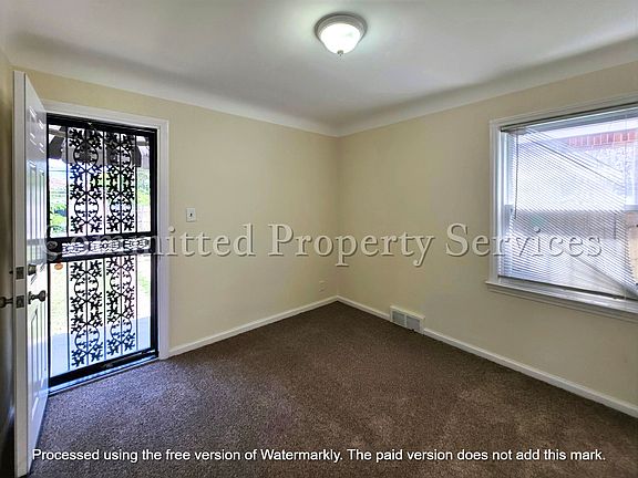 4th image of 18516 Waltham St