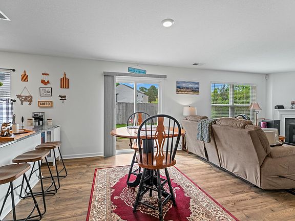 4th image of 1065 Greenway Dr