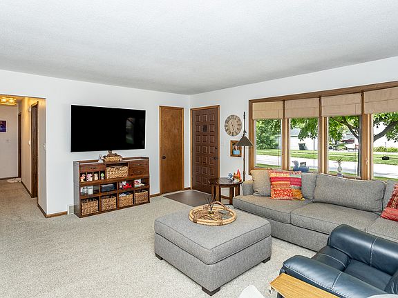3rd image of 900 1st St