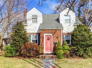170 Norwood Ave, Malverne, NY 11565