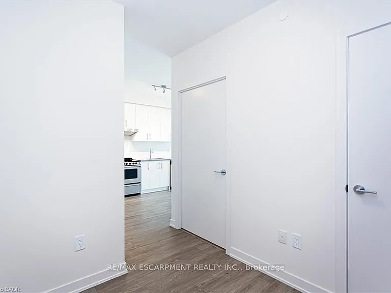 212 King William St E #1019 — Photo 11