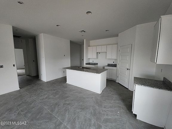 2nd image of 578 W Woodward St