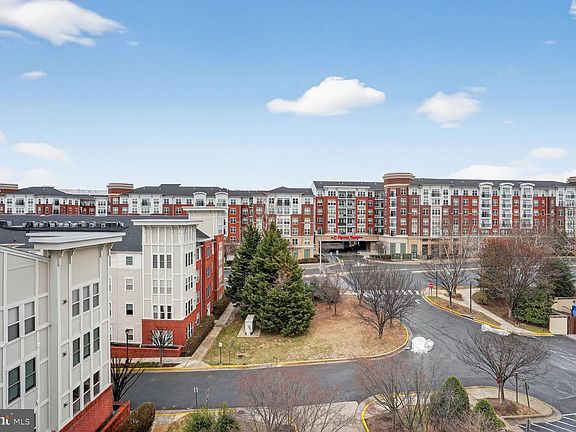 3rd image of 2726 Gallows Rd APT 619