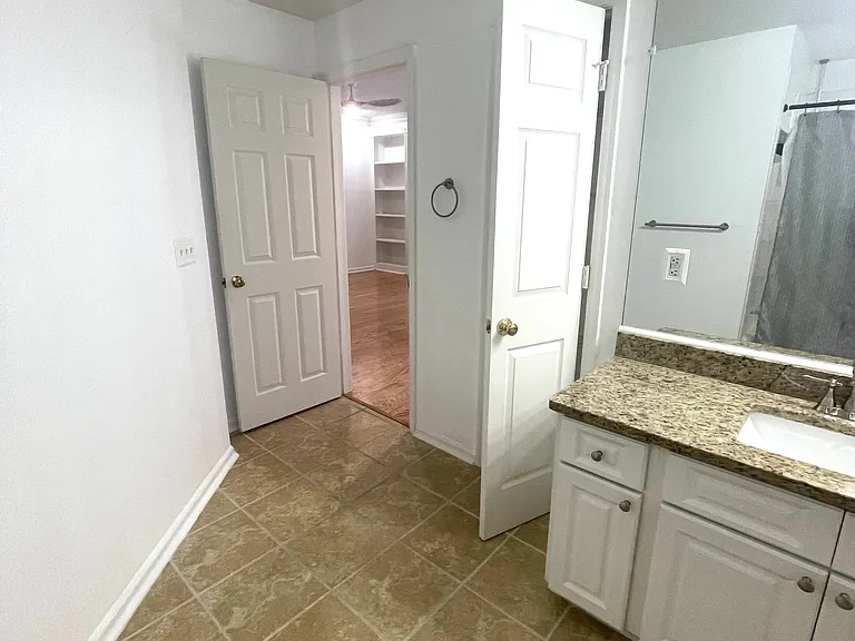 2201 Bay Club Cir — Photo 28