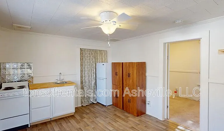 326 Spring St #A — Photo 5