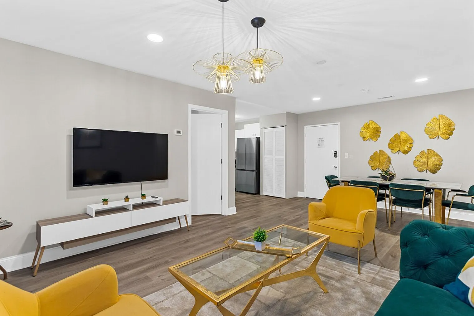 2 bed, 1.0 bath, $4,108 — Photo 3