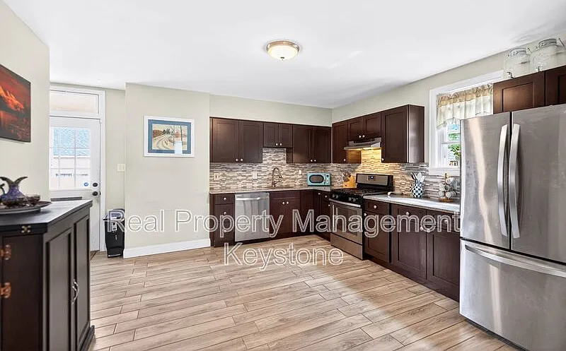 3 bed, 2.0 bath, 1254 sqft, $1,850 — Photo 4