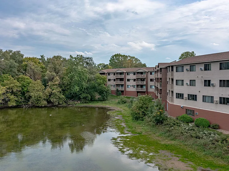 Lakewood Hills Apartments — Photo 13
