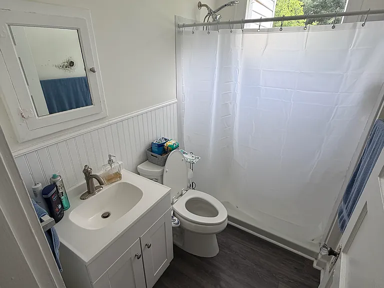 202 Mayfield Dr — Photo 3