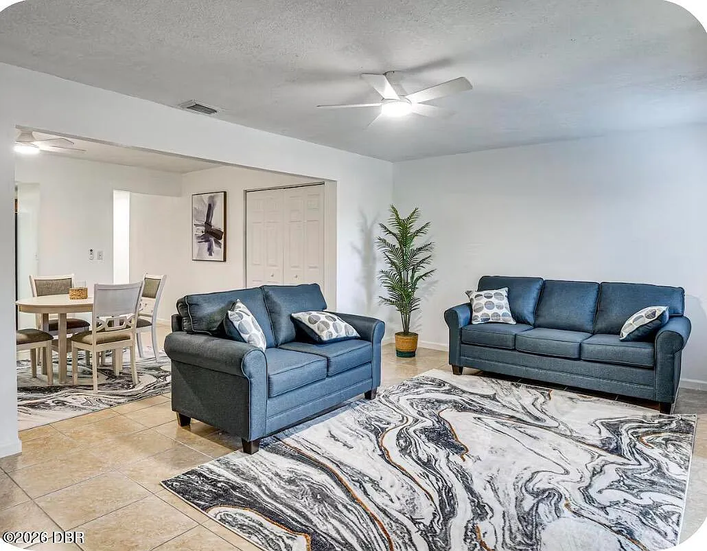 2 bed, 2.5 bath, 1434 sqft, $2,050 — Photo 2