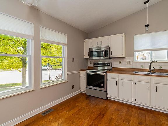 5th image of 3258 Heatherstone Ct