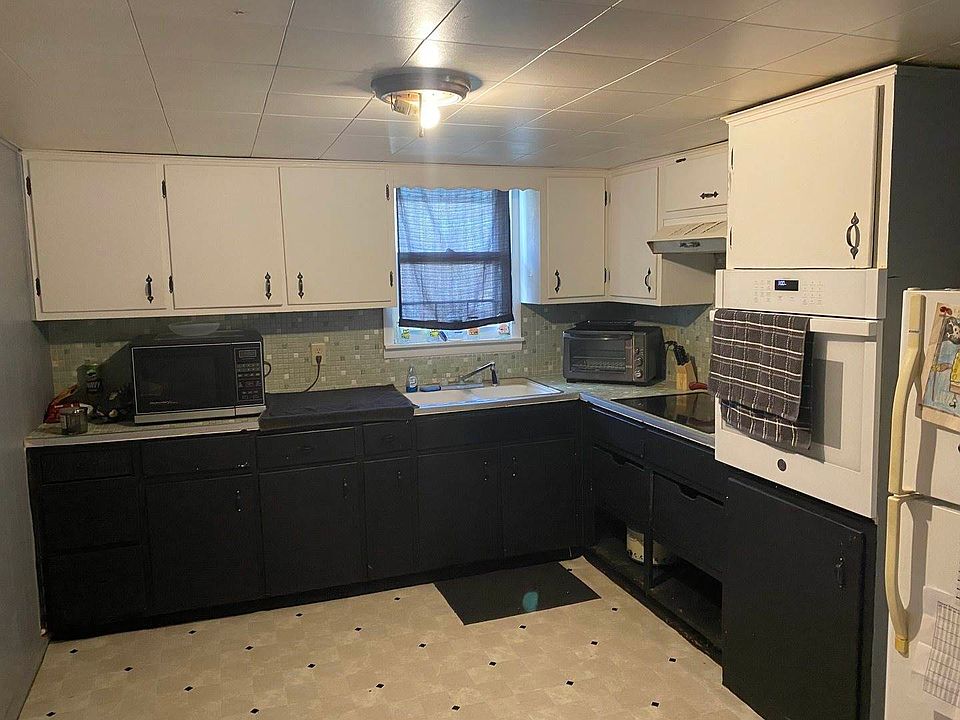 2nd image of 758 Bucklin St
