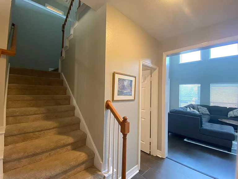 2125 Columbia Dr — Photo 5