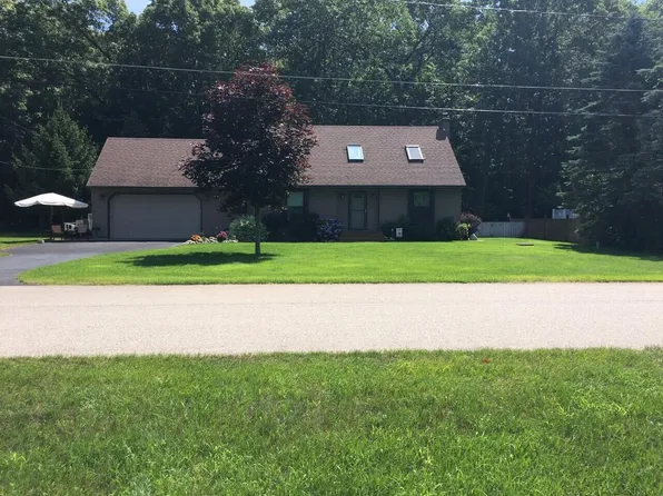 6540 Indian Point Rd, Montague, MI 49437