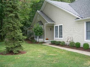 225 Westwind Dr APT 17, Avon Lake, OH