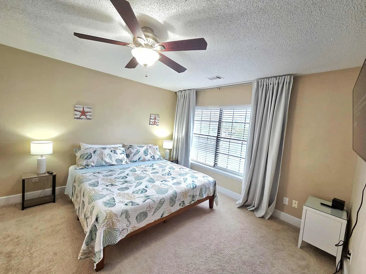 3 bed, 2.5 bath, 1700 sqft, $3,200 — Photo 3