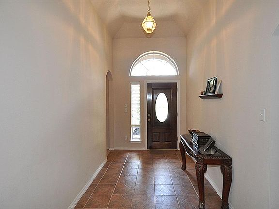 3rd image of 8422 Hunters Village Dr