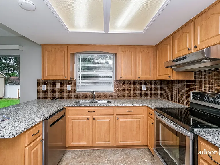 2210 Valleybrook Ave — Photo 3