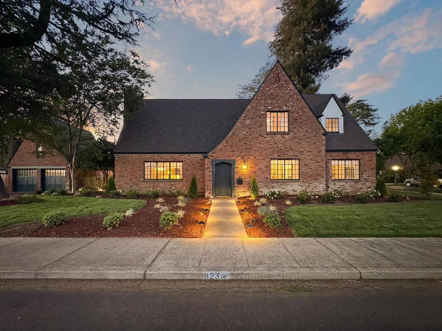 4 bed, 2.5 bath, 3233 sqft, $4,400 — Photo 1