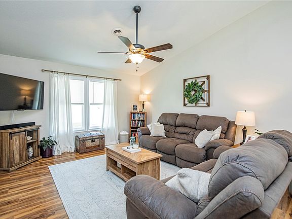 5th image of 2307 S 17th Pl