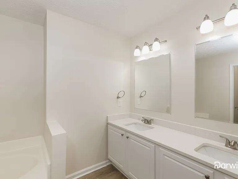 5435 Rock Lake Dr — Photo 8