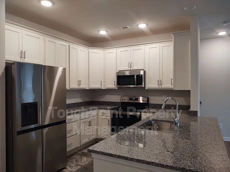 3 bed, 2.5 bath, 1782 sqft, $1,900 — Photo 4