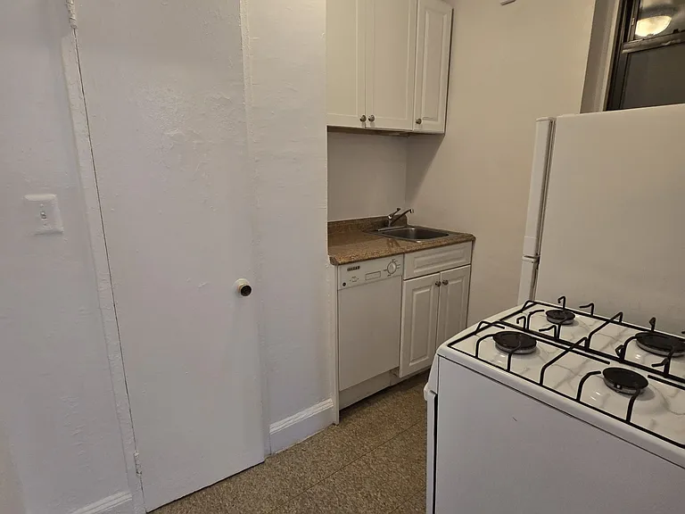 454 W 45th St #3RE — Photo 3
