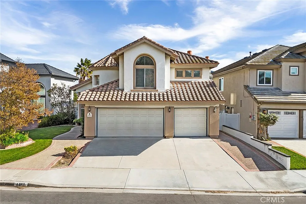 4 bed, 2.5 bath, 2314 sqft, $5,200 — Photo 1