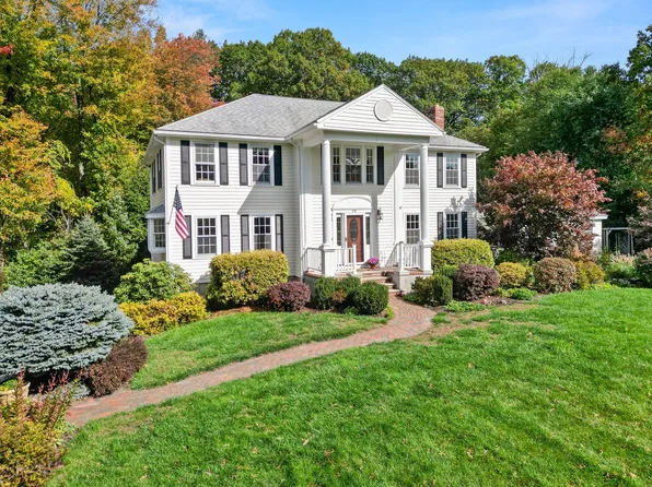 24 Crossbow Ln, North Andover, MA 01845