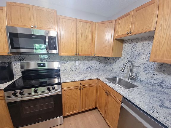 Kitchen has new SS appliances, granite countertops and back splash walls, pull out facet and sink, new vinyl flooring