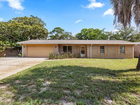 715 Crestwood St, Mary Esther, FL 32569