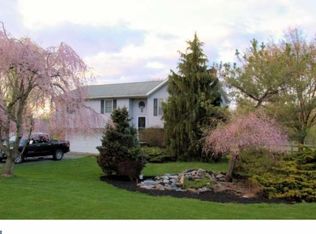 883 Canal Rd, Womelsdorf, PA 19567