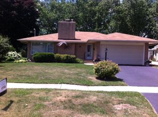 325 Becking Ave, Woodstock, IL 60098