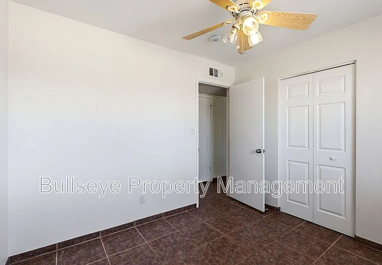 250 E Park Ave — Photo 18