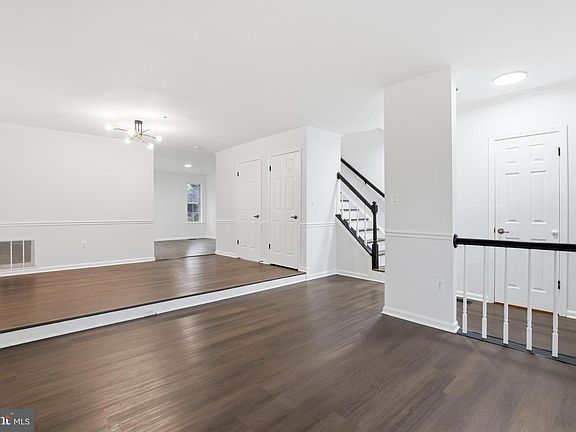 5th image of 15615 Elsmere Ct
