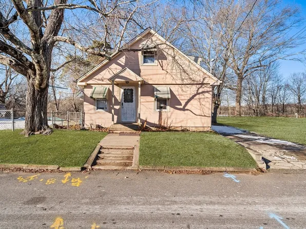 90 Ellis St, Seekonk, MA 02771